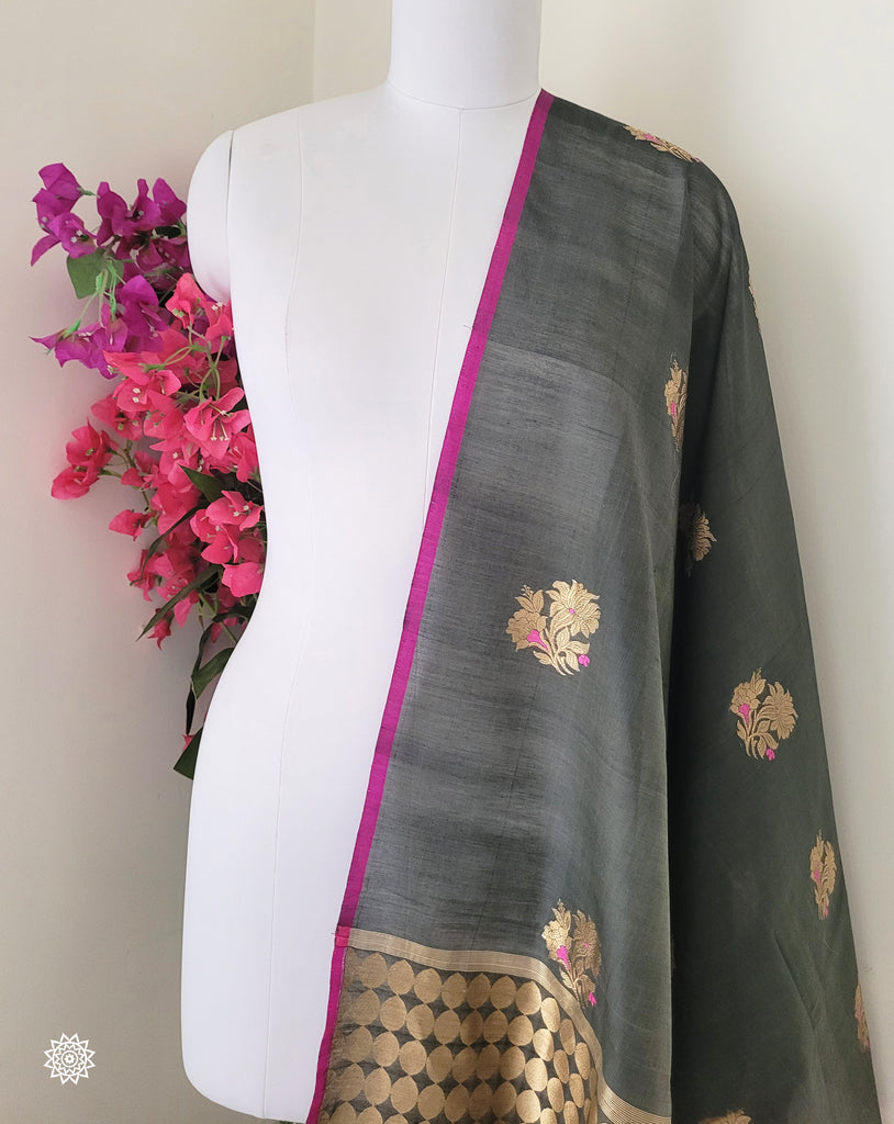 Handwoven Silk Cotton Kadwa Meenedar Dupatta in a Dual shade of Green and Grey