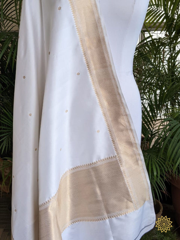 Dyeable Katan Silk Banarasi Dupatta With Kadhwa Booty